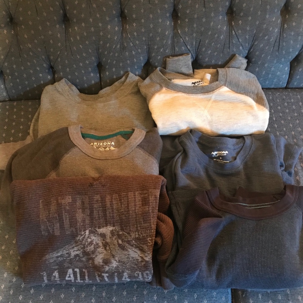 Men’s medium tops like new.